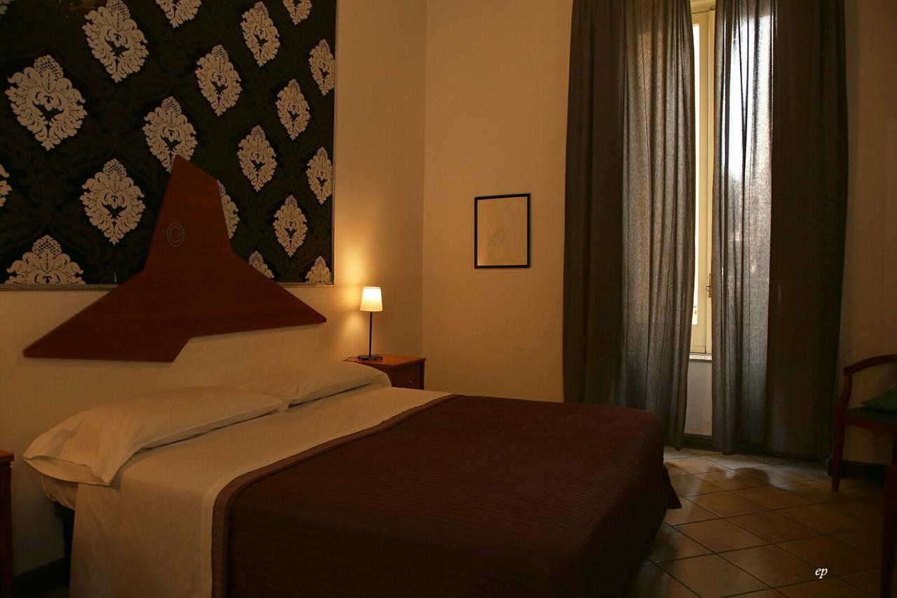Caravaggio Hotel Nápoles Exterior foto